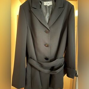 Black pants suit, like new, wear as a suit or separates. Size 12. Le Suit Brand